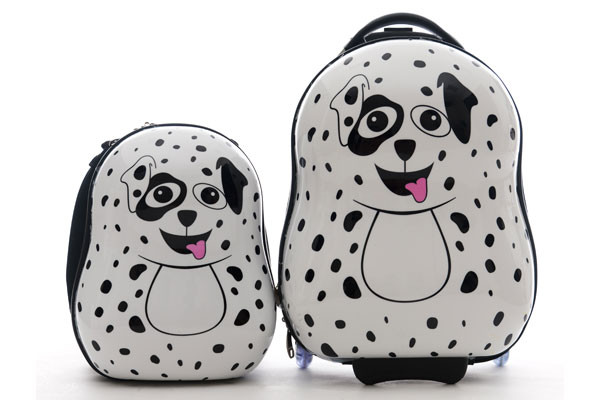 Rugzak en koffer naast elkaar